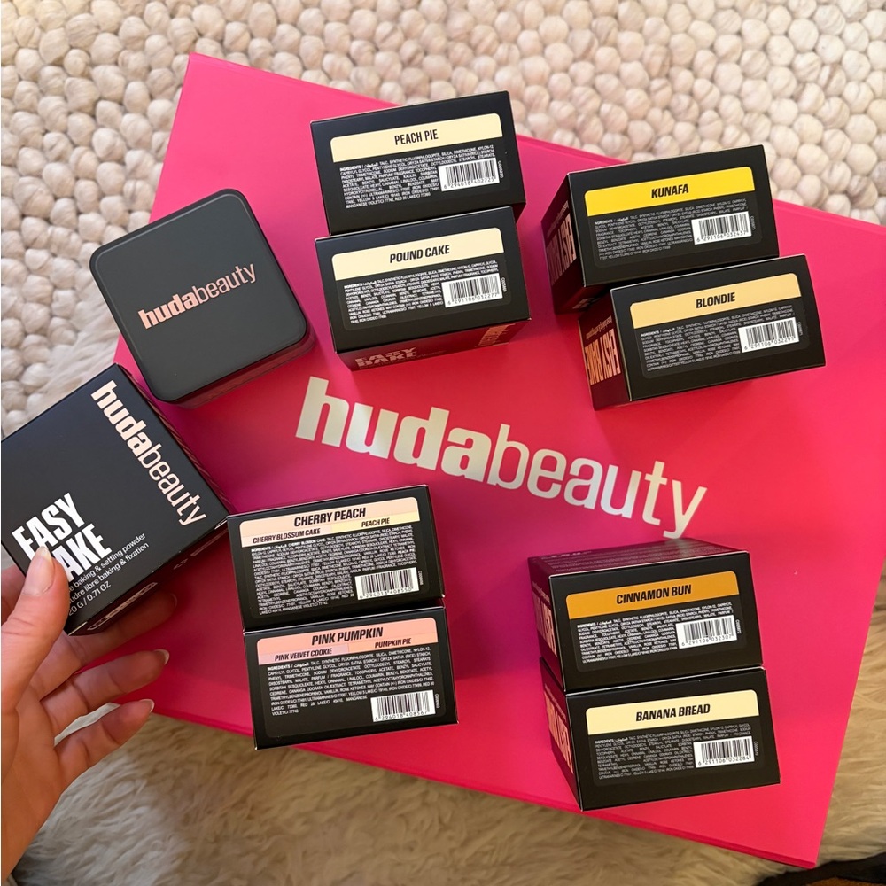 Huda Beauty Easy Bake Loose Powder